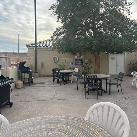 Rio Del Sol Inn Нийдълс Екстериор снимка
