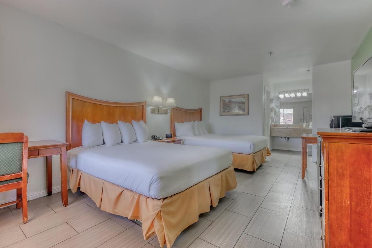Rio Del Sol Inn Нийдълс Екстериор снимка