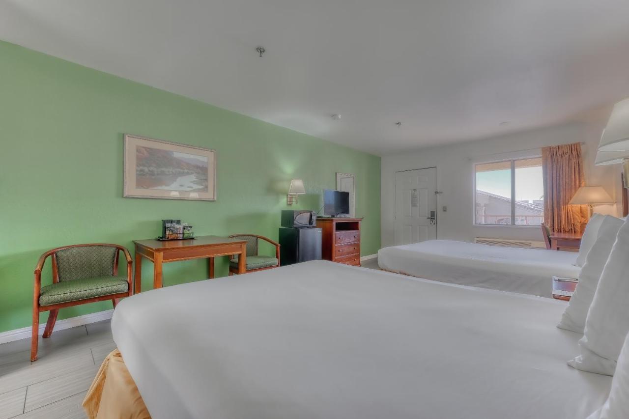 Rio Del Sol Inn Нийдълс Екстериор снимка
