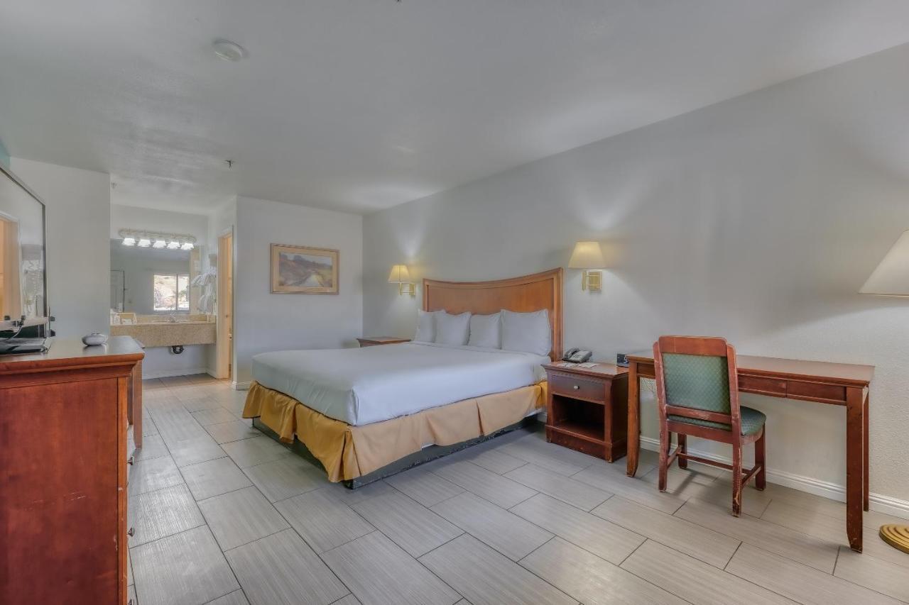Rio Del Sol Inn Нийдълс Екстериор снимка
