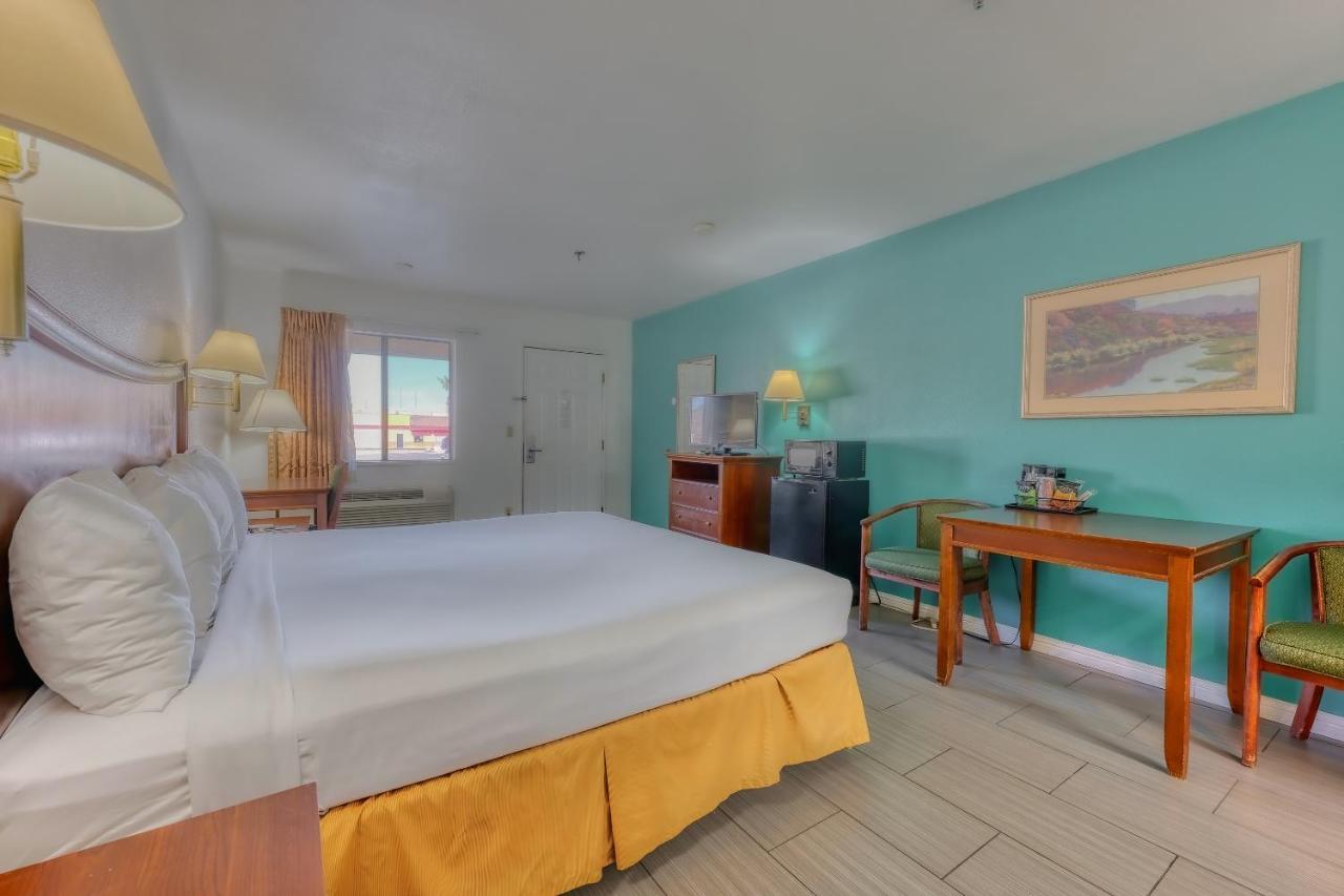 Rio Del Sol Inn Нийдълс Екстериор снимка