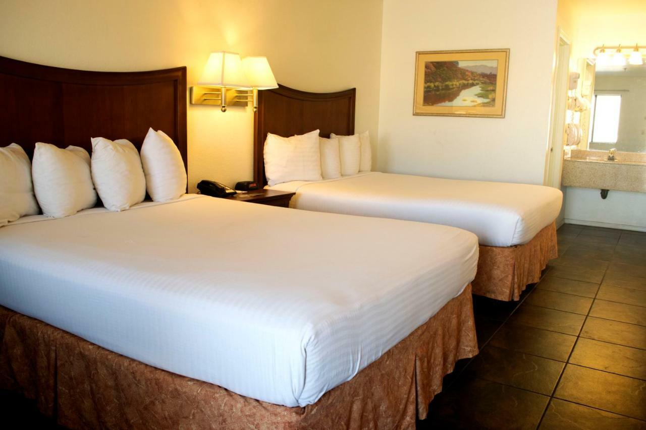 Rio Del Sol Inn Нийдълс Екстериор снимка