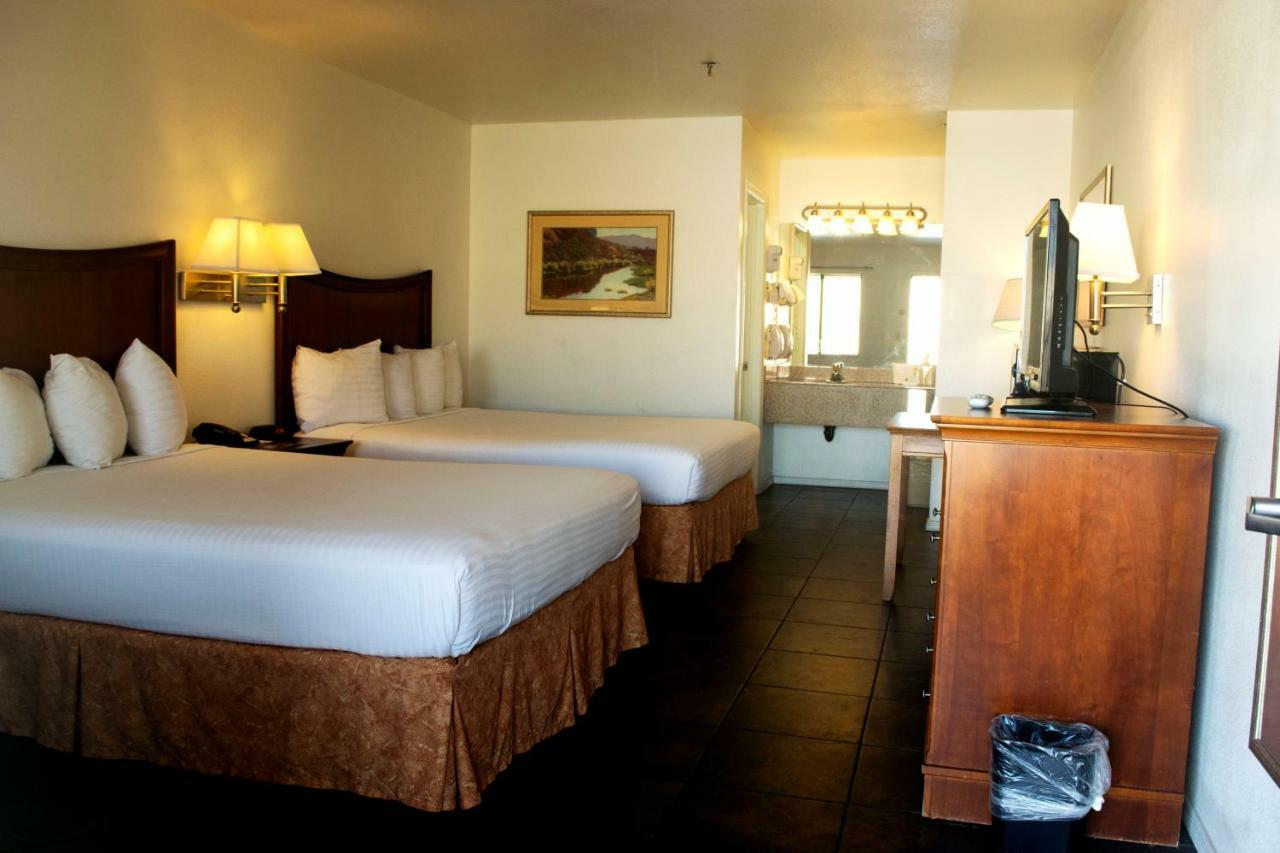 Rio Del Sol Inn Нийдълс Екстериор снимка