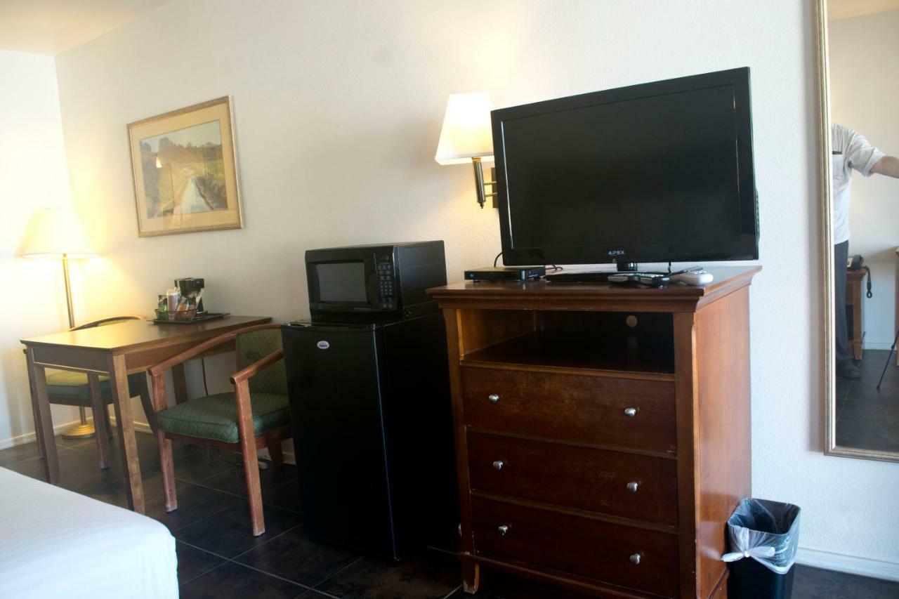 Rio Del Sol Inn Нийдълс Екстериор снимка