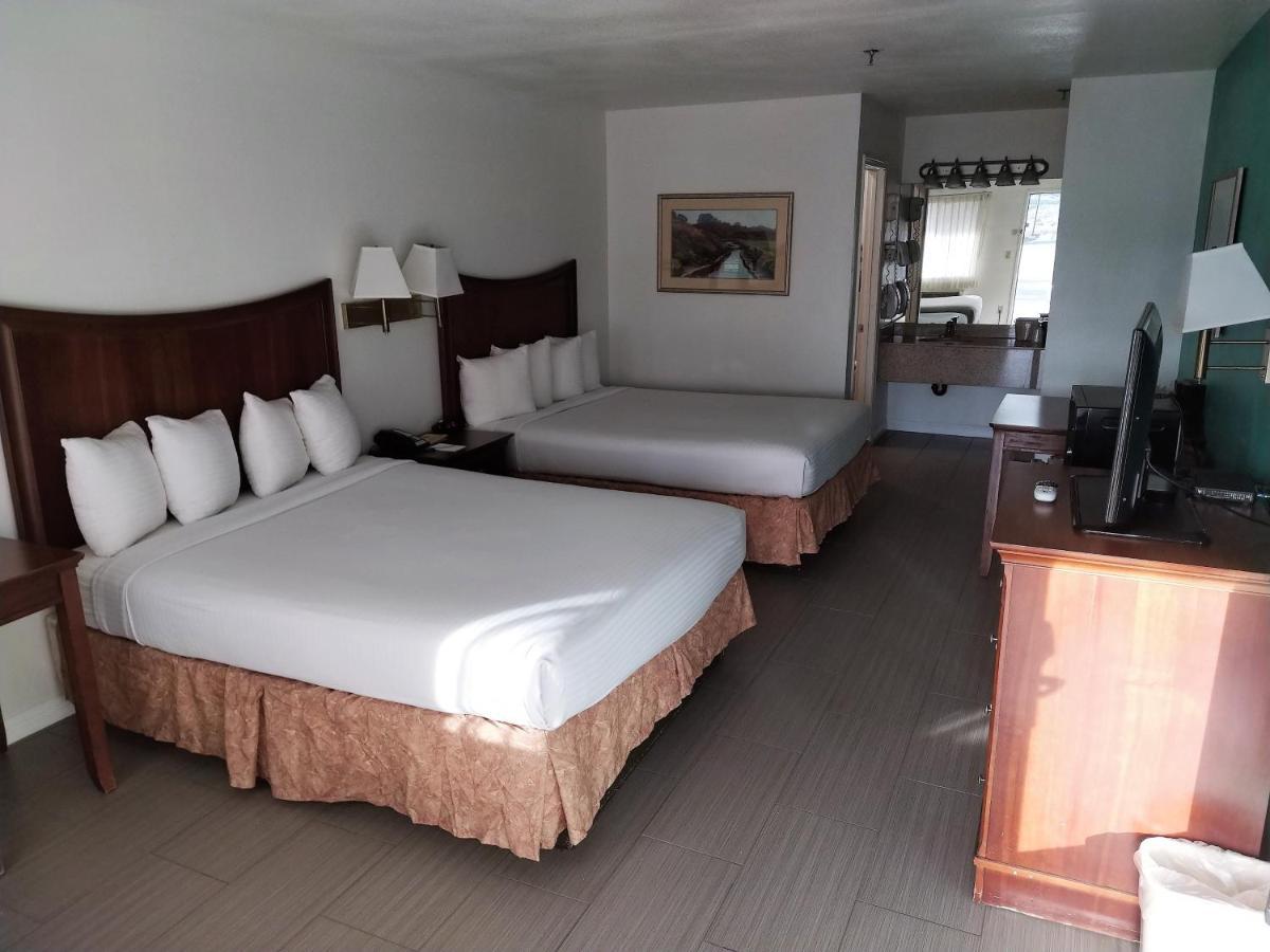 Rio Del Sol Inn Нийдълс Екстериор снимка