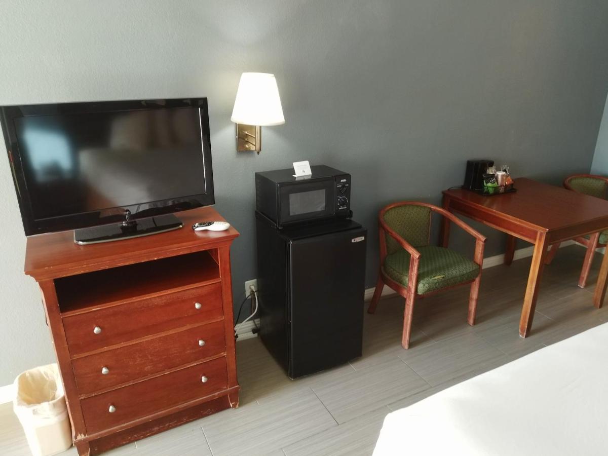 Rio Del Sol Inn Нийдълс Екстериор снимка