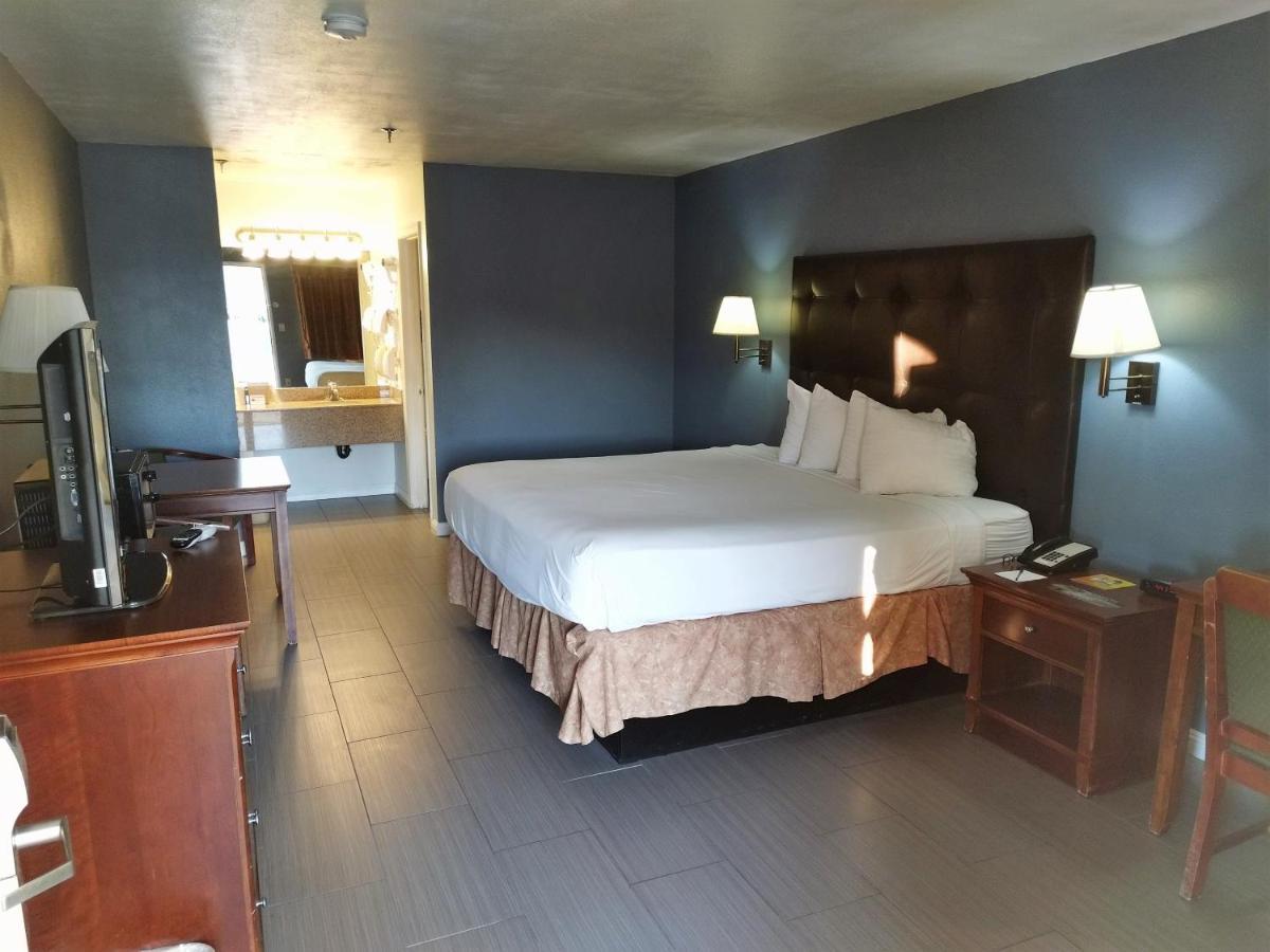 Rio Del Sol Inn Нийдълс Екстериор снимка