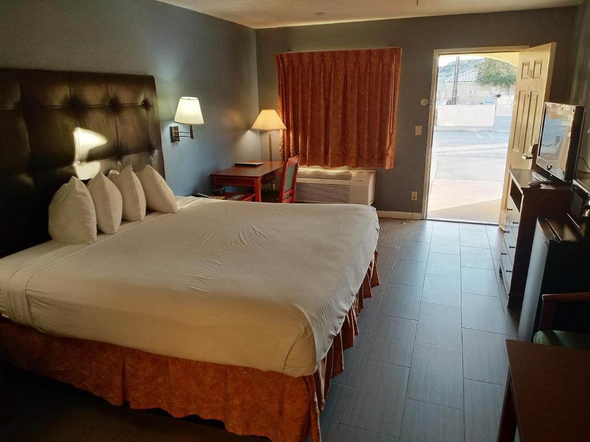 Rio Del Sol Inn Нийдълс Екстериор снимка