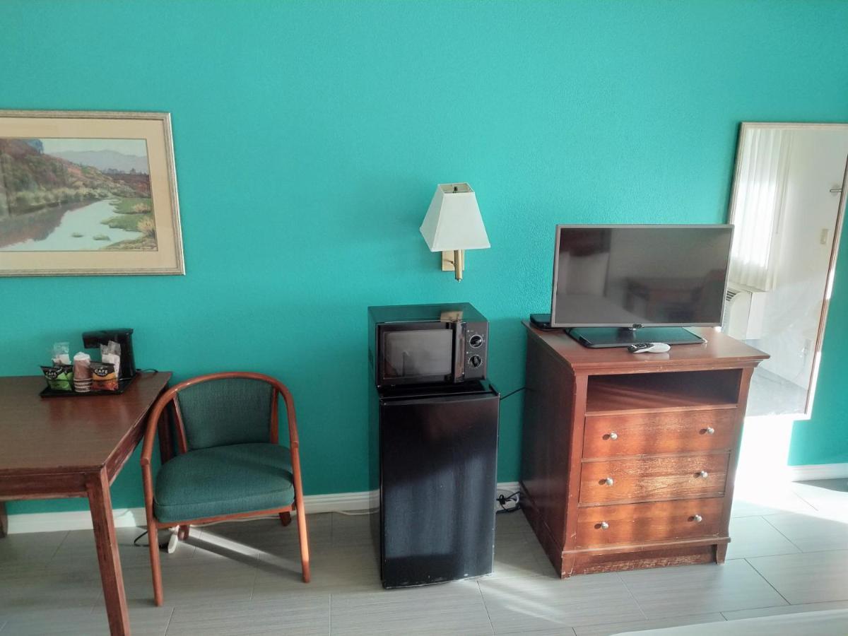 Rio Del Sol Inn Нийдълс Екстериор снимка