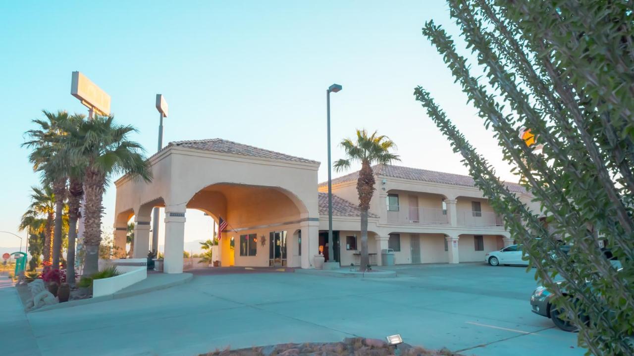 Rio Del Sol Inn Нийдълс Екстериор снимка