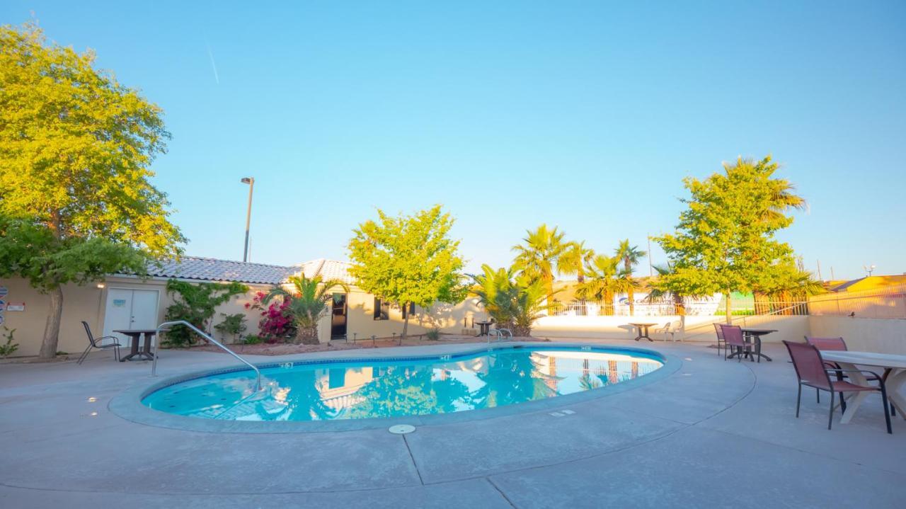 Rio Del Sol Inn Нийдълс Екстериор снимка